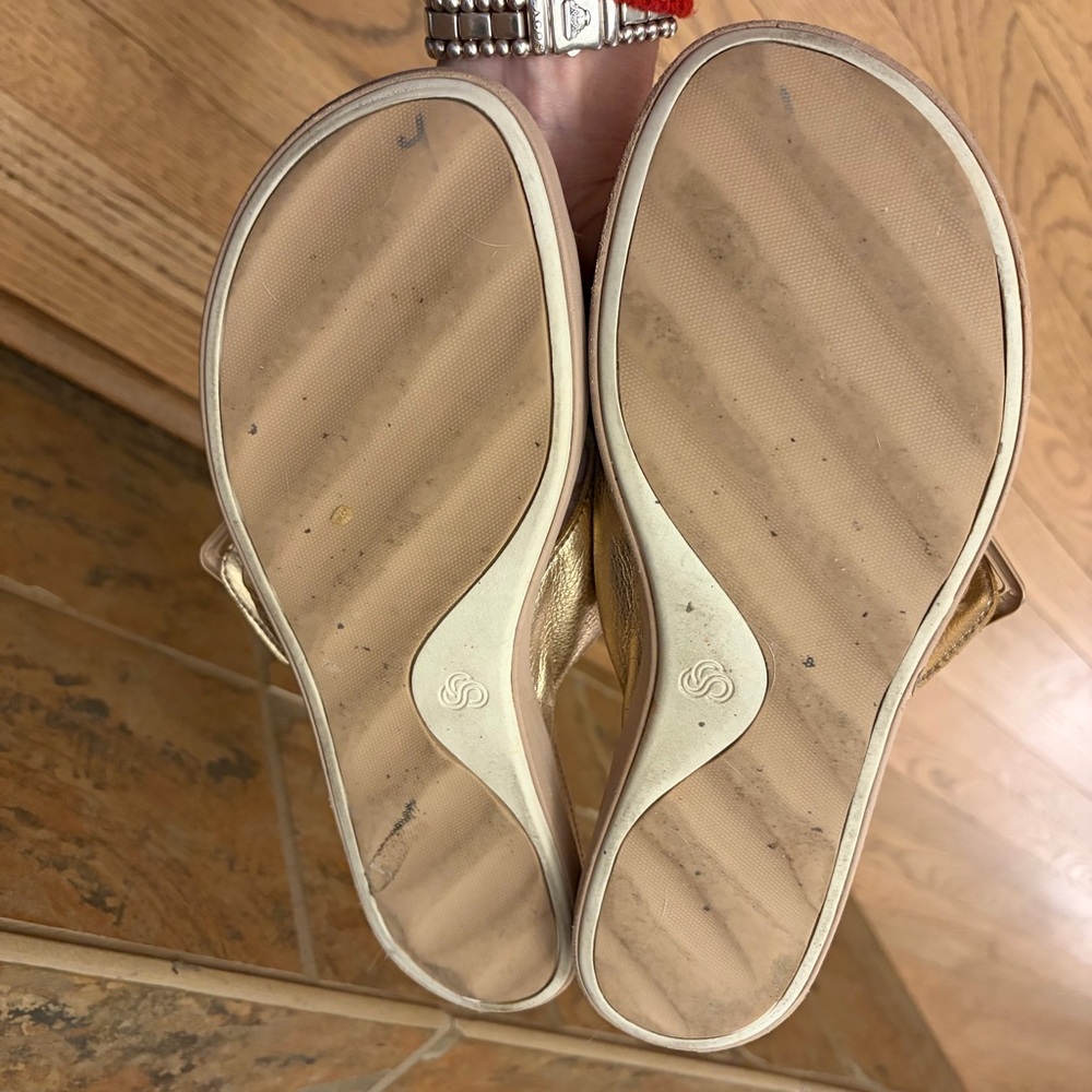 Clarks Cloudsteppers June Shell Sandals Rose Gold Metallic - Picture 6 of 7